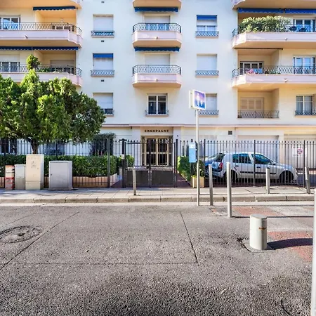 Full Heart Of The Authentic Liberation District شقة
